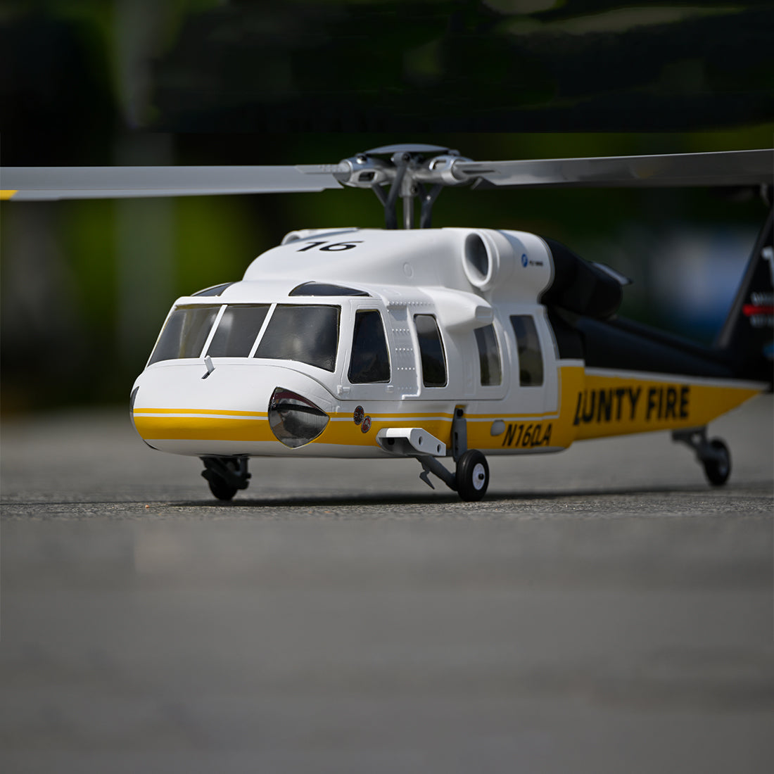 FLYWING UH-60L Black Hawk 470-Class RC Military Helicopter, 2.4G 6CH with ACE Flight Controller, GPS Positioning & Quick-Release 4-Rotor System (RTF Version)