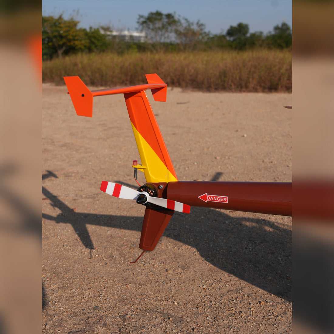 ROBAN MD500 470 Class RC Helicopter, 2.4GHz 6CH Five-Wing with GPS Positioning Searchlight Left/Right Hand Control (RTF Version)
